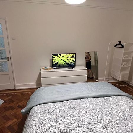 Habitacion Privada Para 3 Grande Con Balcon Lisbon Luaran gambar