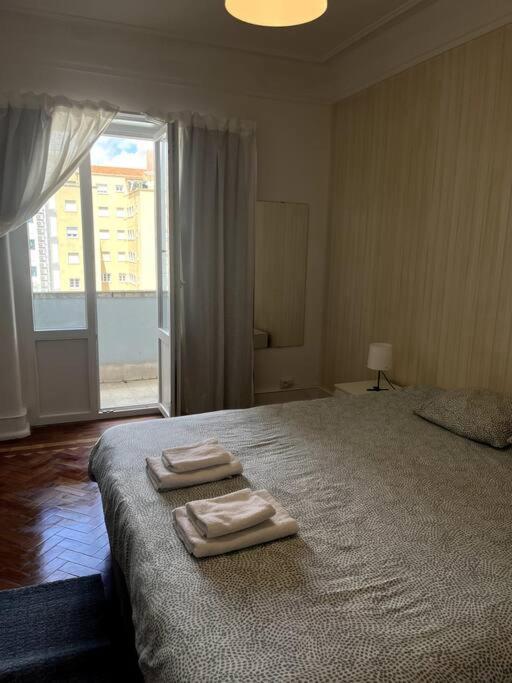 Habitacion Privada Para 3 Grande Con Balcon Lisbon Luaran gambar