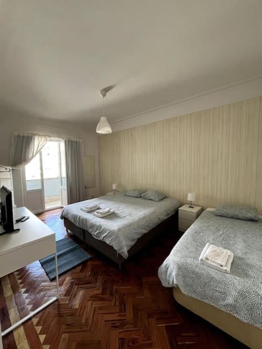 Habitacion Privada Para 3 Grande Con Balcon Lisbon Luaran gambar