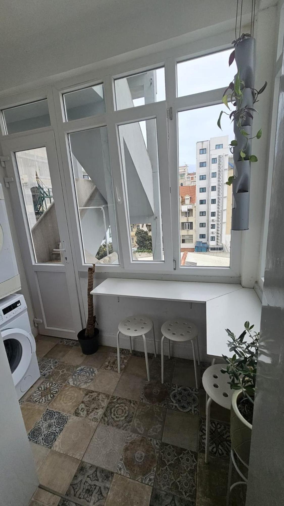 Habitacion Privada Para 3 Grande Con Balcon Lisbon Luaran gambar